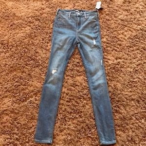 Hollister High-Rise Jean Legging!